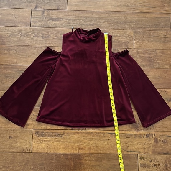Anthropologie Moon River Burgundy Velvet Cold Shoulder Size S - Picture 4 of 9